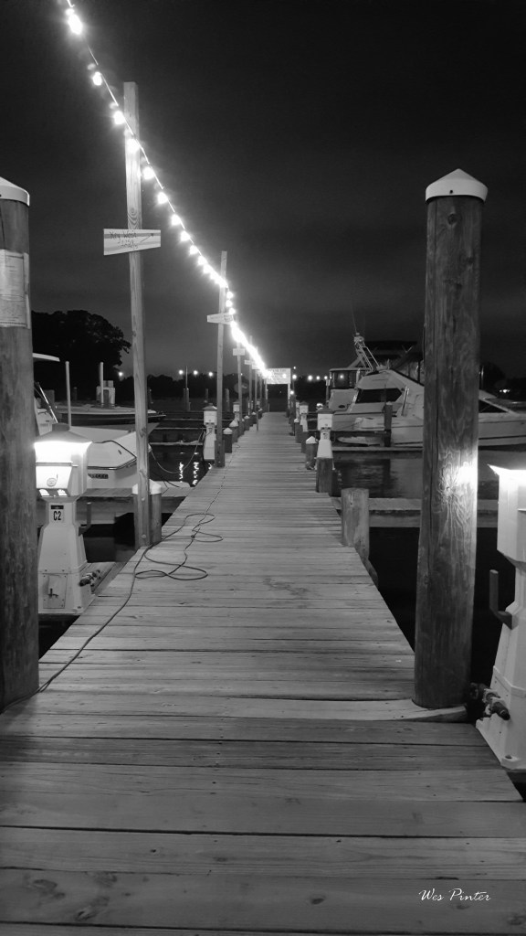 Black and white photo of the pier at River Watch Restaurant and Marina. Copyright © Wes Pinter